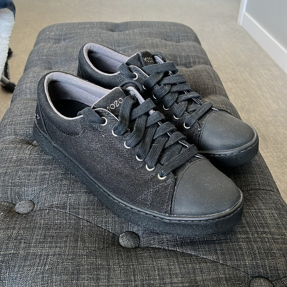Men’s MOZO Sneakers Slip Resistant Black Size 11